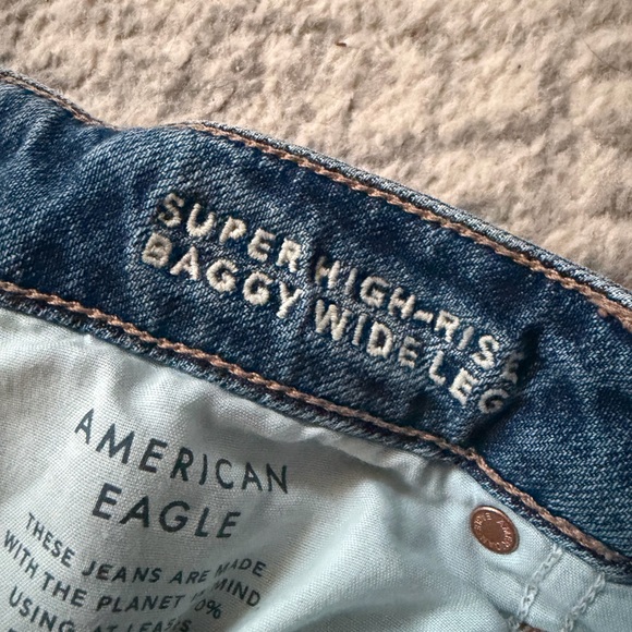 American Eagle jeans, size 8R, high waisted, wide leg jeans. Medium wash - Picture 5 of 9